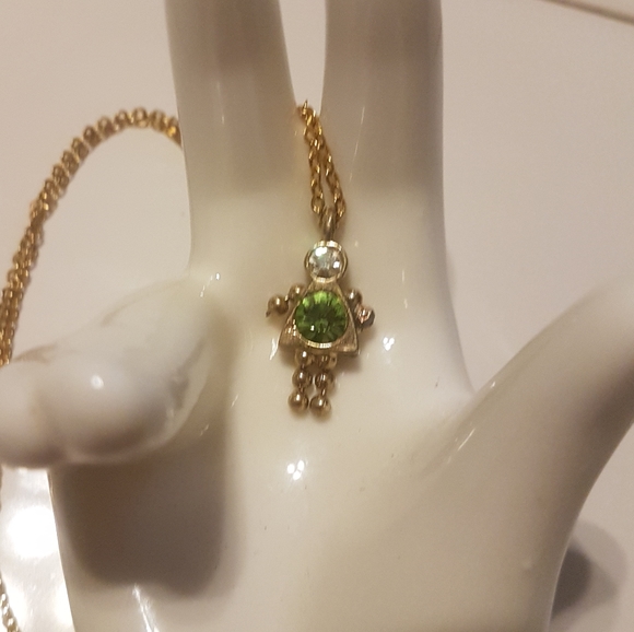 💚 Peridot Girl Necklace 👗 - Picture 2 of 8